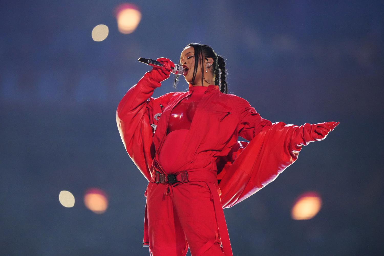Rihanna bei ihrem Auftritt in der Halbzeit des Superbowls 2023 in Glendale