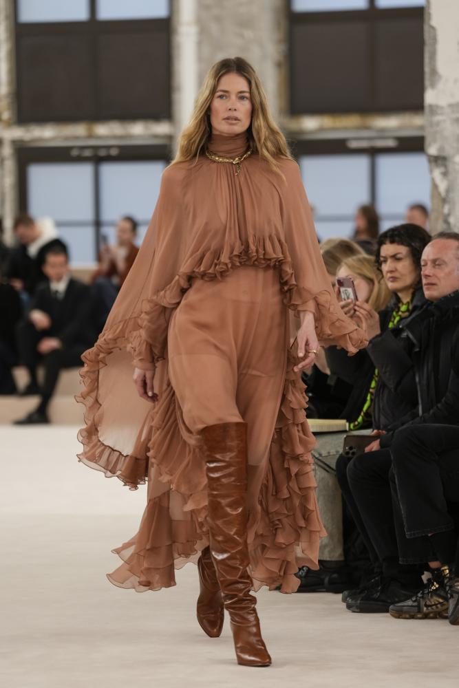 Kreation aus der Chloé Herbst/Winter 2024-2025 Kollektion während der Pariser Fashion Week, März 2024