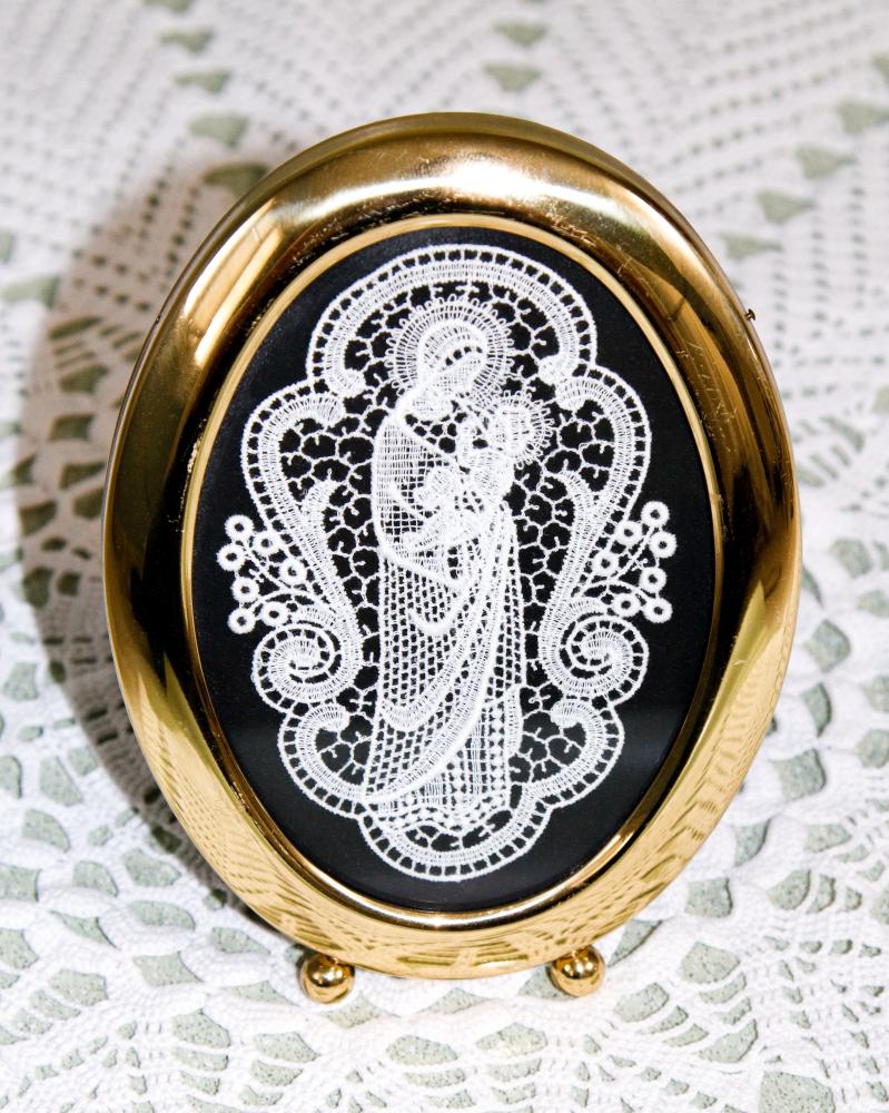 Brosche der Nonna von Ariane Laezza / @thatnonnalife