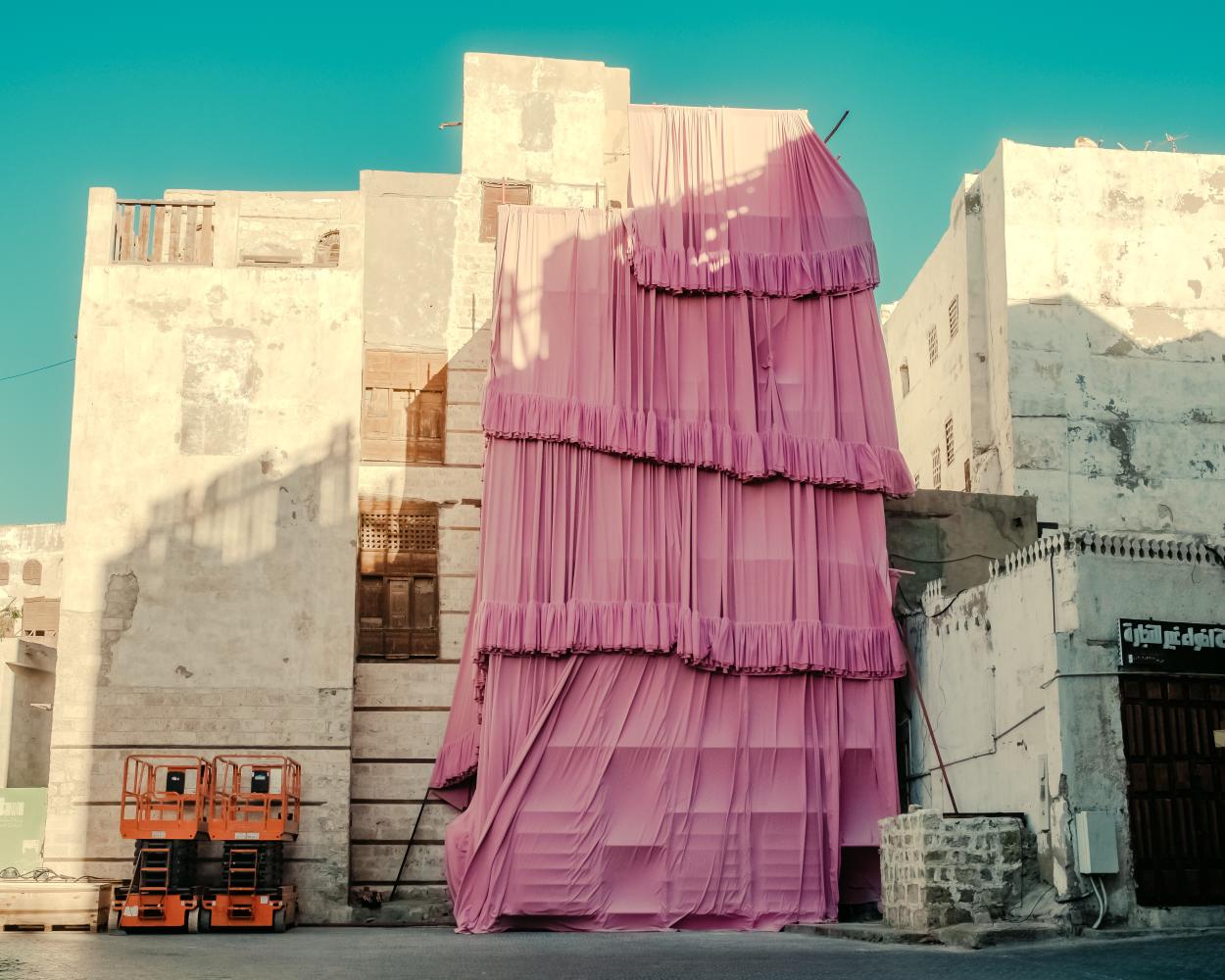 Andrés Reisinger "Take Over Jeddah" (physische Installation), 2024
