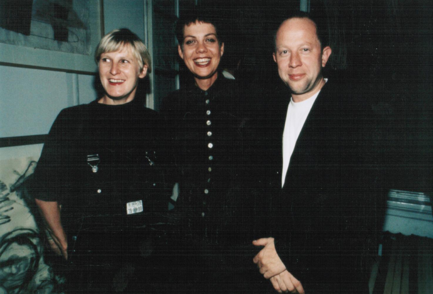 Galerist Gerd Harry "Judy" Lybke mit Elke Hannemann und Kerstin Wahala