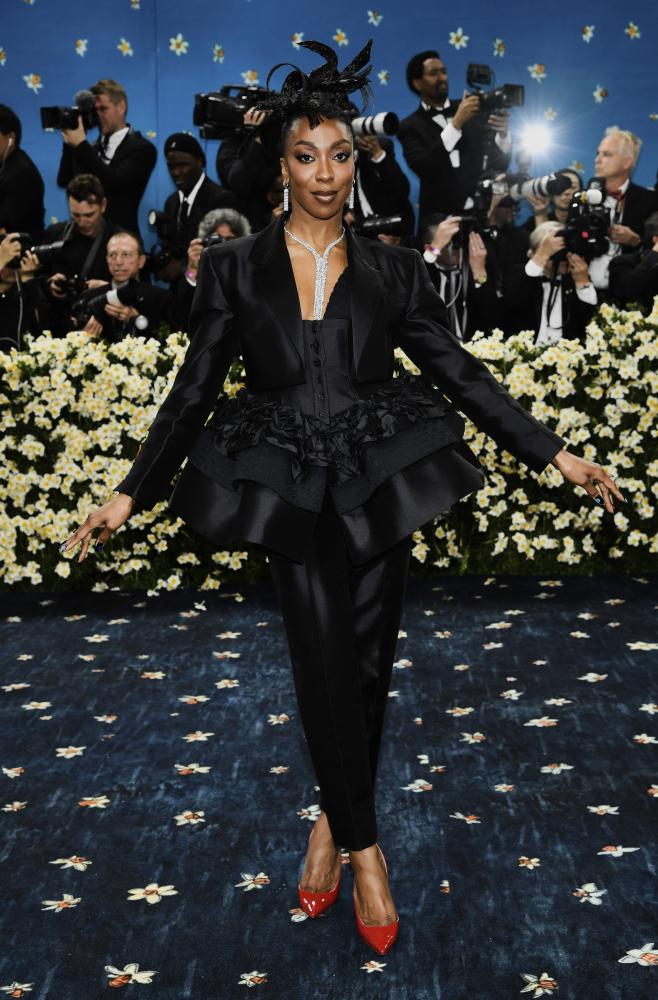 Schauspielerin Ego Nwodim bei der Benefizgala des Costume Institute des Metropolitan Museum of Art (The Met) zur Eröffnung der Ausstellung "Superfine: Tailoring Black Style" in New York