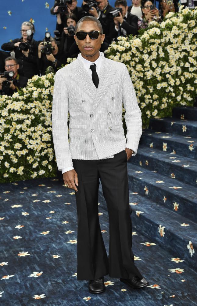 Musiker und Designer Pharrell Williams bei der Benefizgala des Costume Institute des Metropolitan Museum of Art (The Met) zur Eröffnung der Ausstellung "Superfine: Tailoring Black Style" in New York