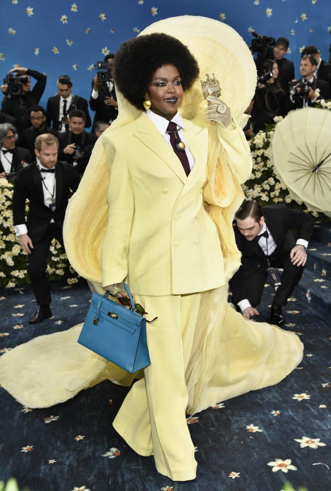 Sängerin Lauryn Hill bei der Benefizgala des Costume Institute des Metropolitan Museum of Art (The Met) zur Eröffnung der Ausstellung "Superfine: Tailoring Black Style" in New York