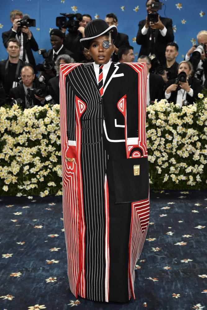 Sängerin Janelle Monae bei der Benefizgala des Costume Institute des Metropolitan Museum of Art (The Met) zur Eröffnung der Ausstellung "Superfine: Tailoring Black Style" in New York