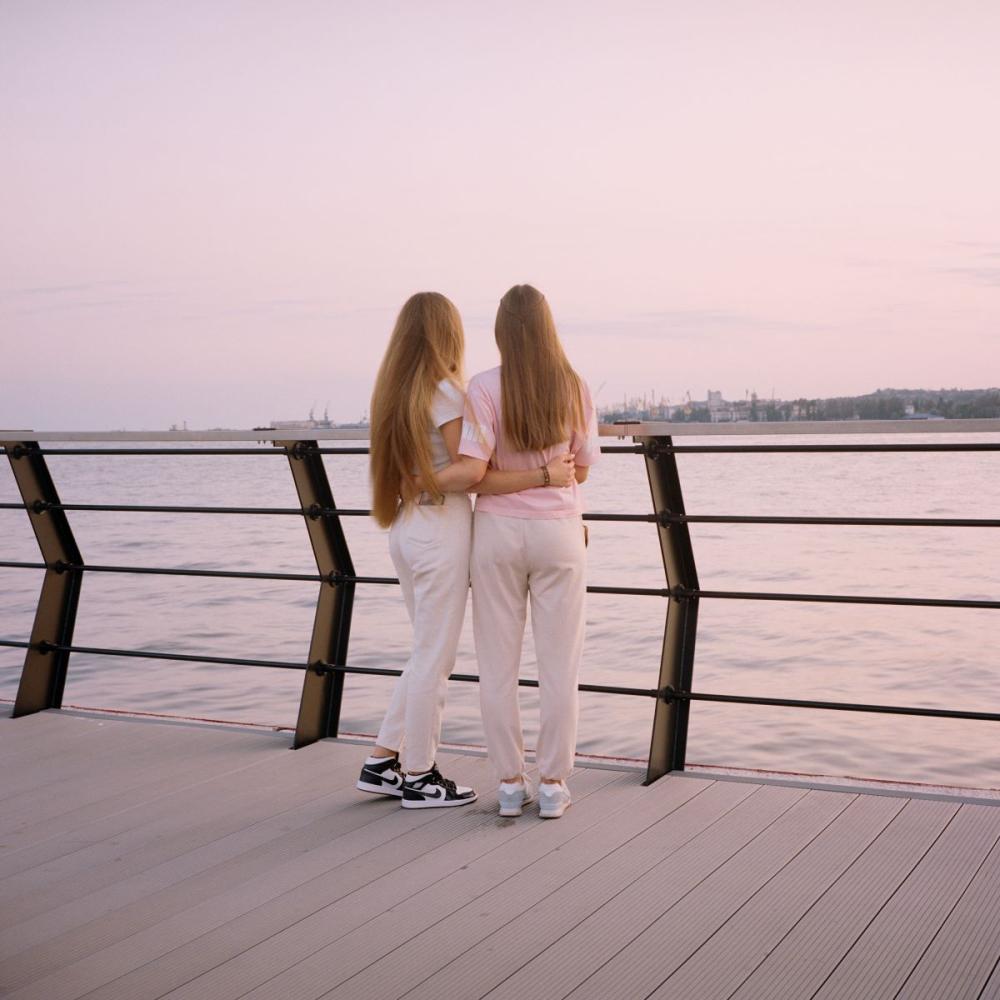 Patrick Wack, Sommer 2021. Mariupol, Ukraine. Vika und Lera, 17 Jahre alt