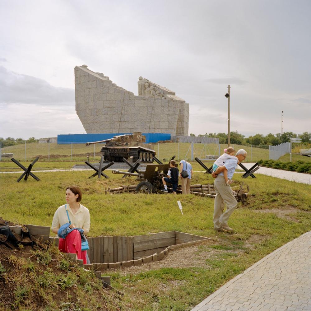 Sommer 2022. Oblast Rostow, Russland. Das Militärhistorische Museum Sambek nahe der Stadt Taganrog öffnete 2020 seine Türen. Es erinnert an die sowjetischen Soldaten – hauptsächlich aserbaidschanische Soldaten der 130. und 416. Schützendivision –, die in dieser Region die deutschen Linien durchbrachen, und bietet gleichzeitig viele kriegsähnliche Attraktionen