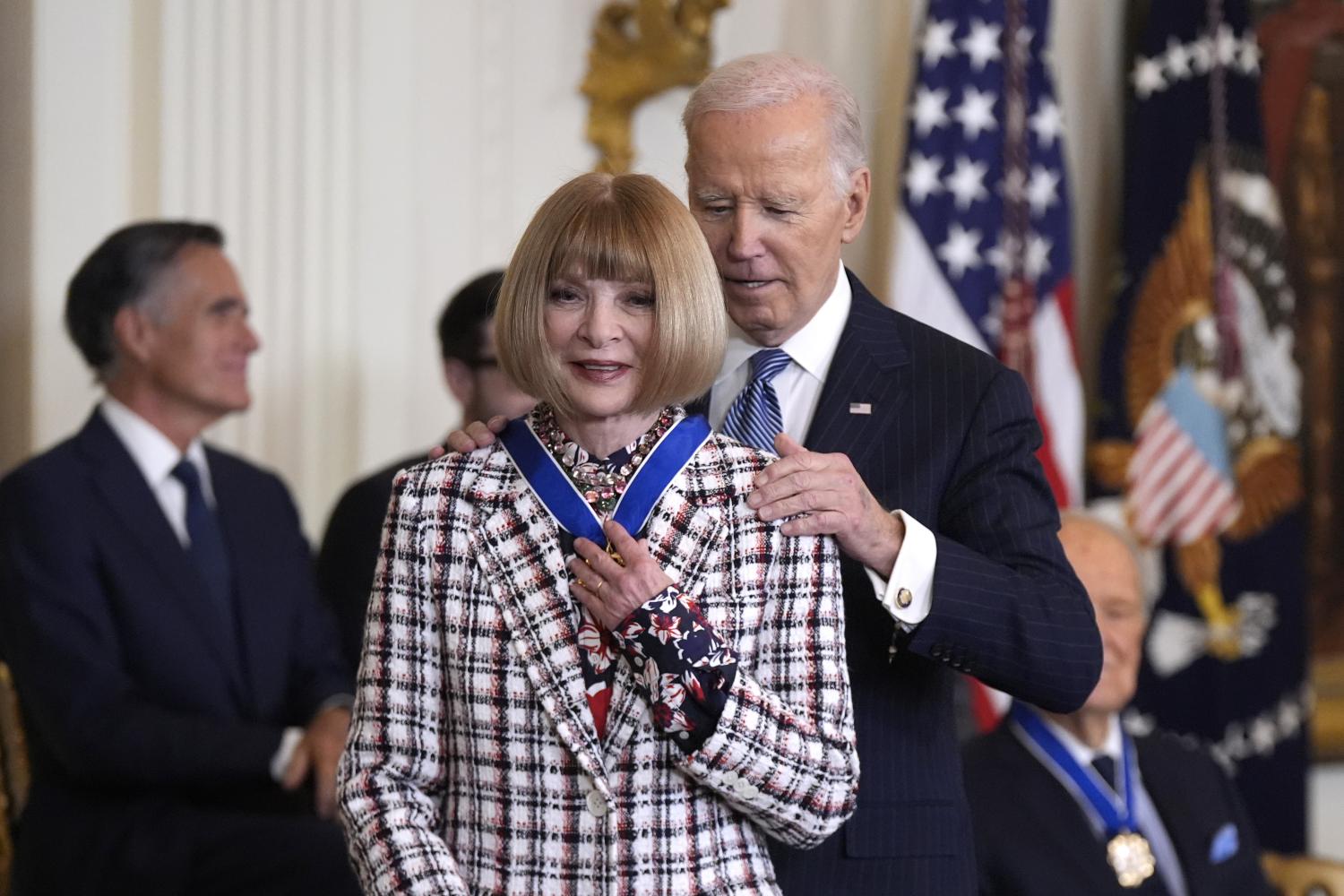 Der damalige US-Präsident Joe Biden überreicht Anna Wintour im Januar 2024 die Freiheitsmedaille, die höchste zivile Auszeichnung der USA
