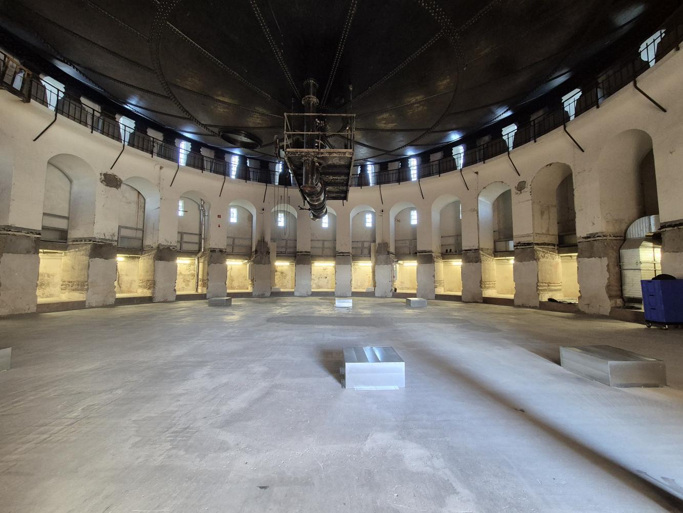 Alles andere als ein White Cube: Der Kesselsaal des Planetariums Hamburg