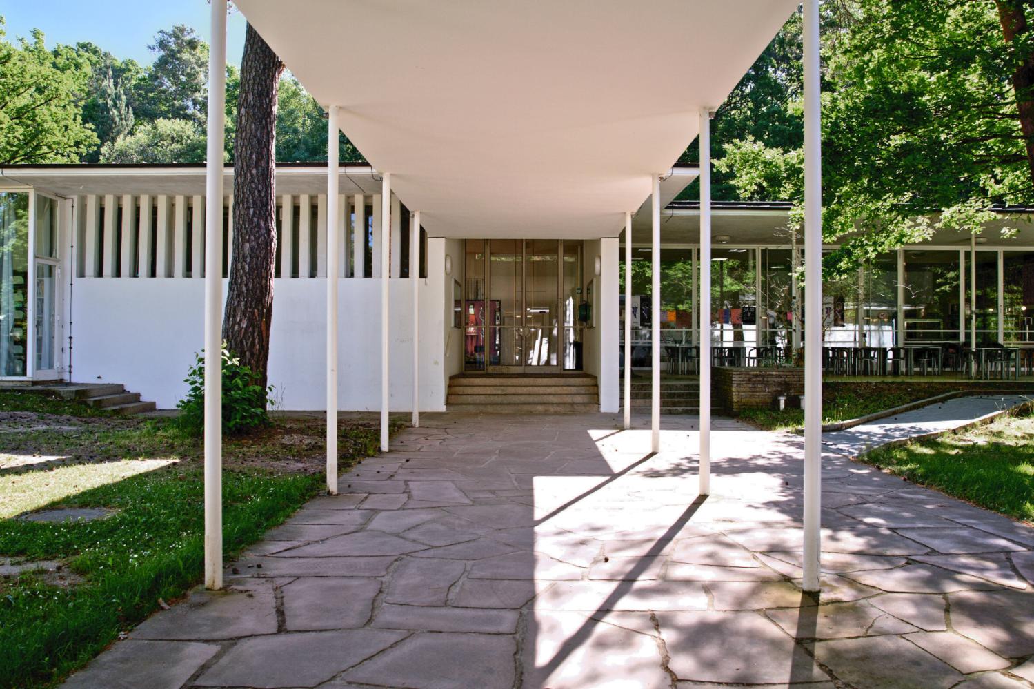 Sep Ruf, Akademie Nürnberg, Laubengang