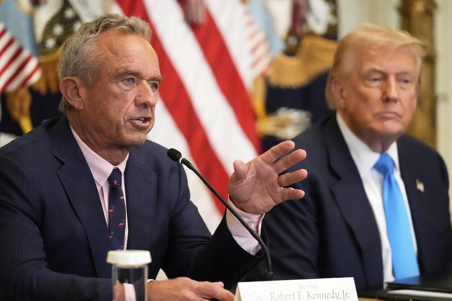 Robert F. Kennedy Jr. und Donald Trump am Mittwoch im East Room des Weißen Hauses