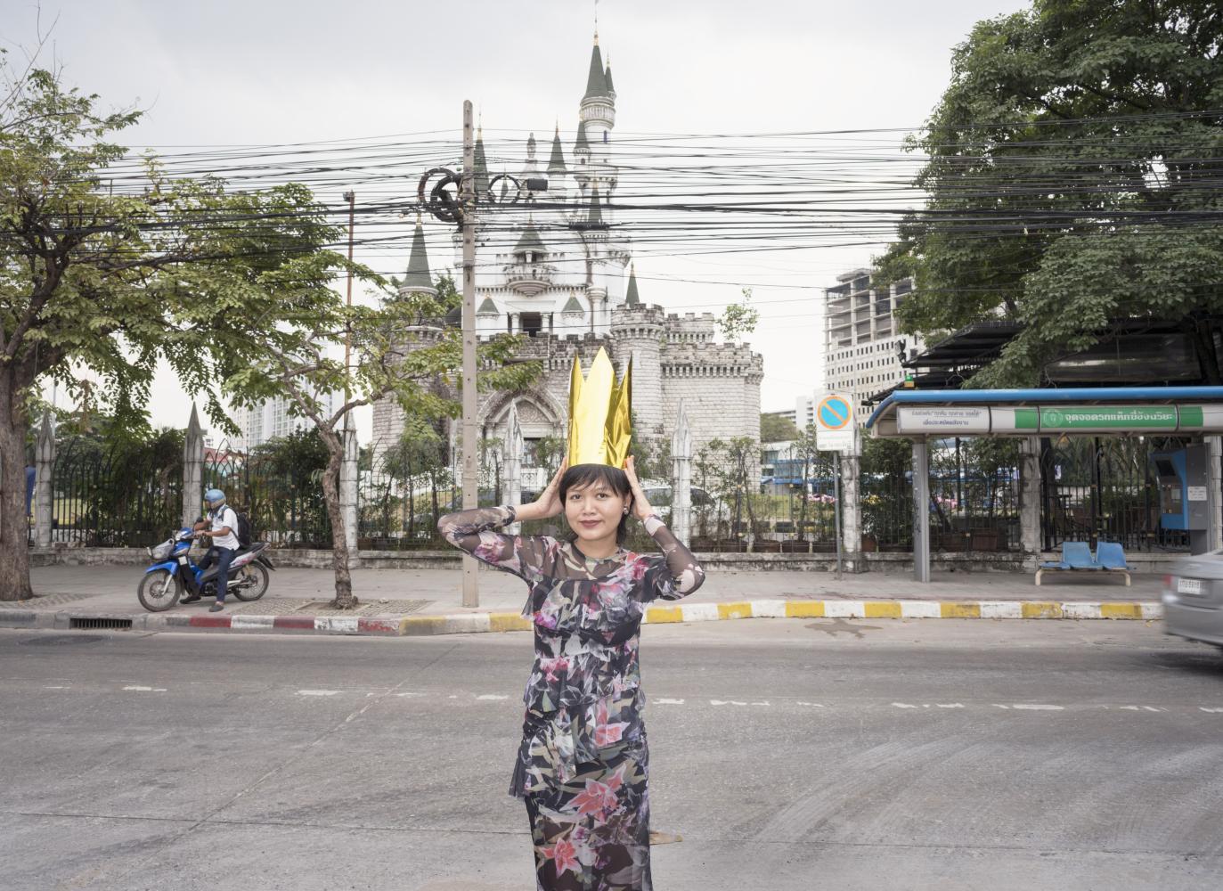 Orawan Arunrak vor "Neuschwanstein" in Bangkok
