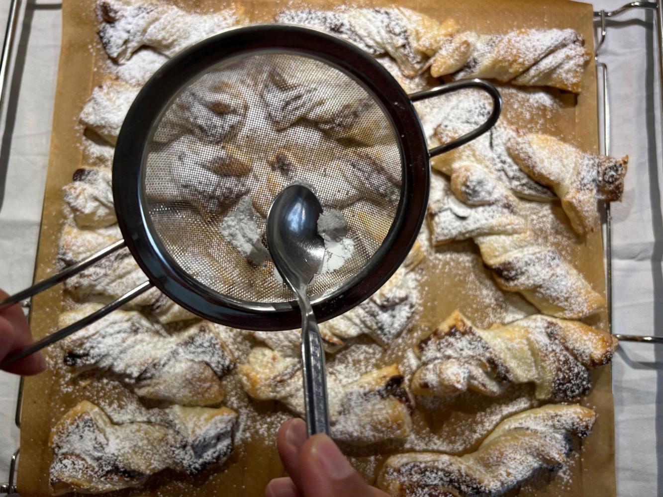 Puderzucker-Schnee zur Deko