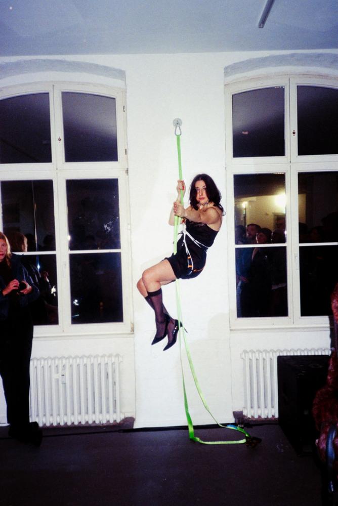 Göksu Kunak "tangerine (version 1)", 2024, für BPA, KW Institute for Contemporary Art