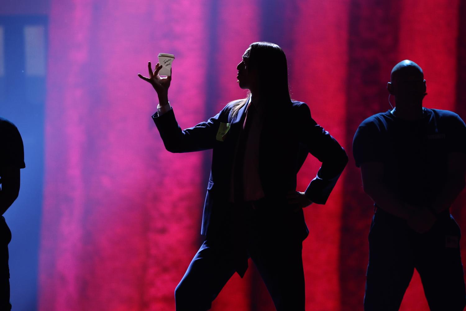 Der estnische Rapper und Konzeptkünstler Tommy Cash bei seiner Performance von "Espresso Macchiato" beim Eurovision Song Content 2025 in Basel