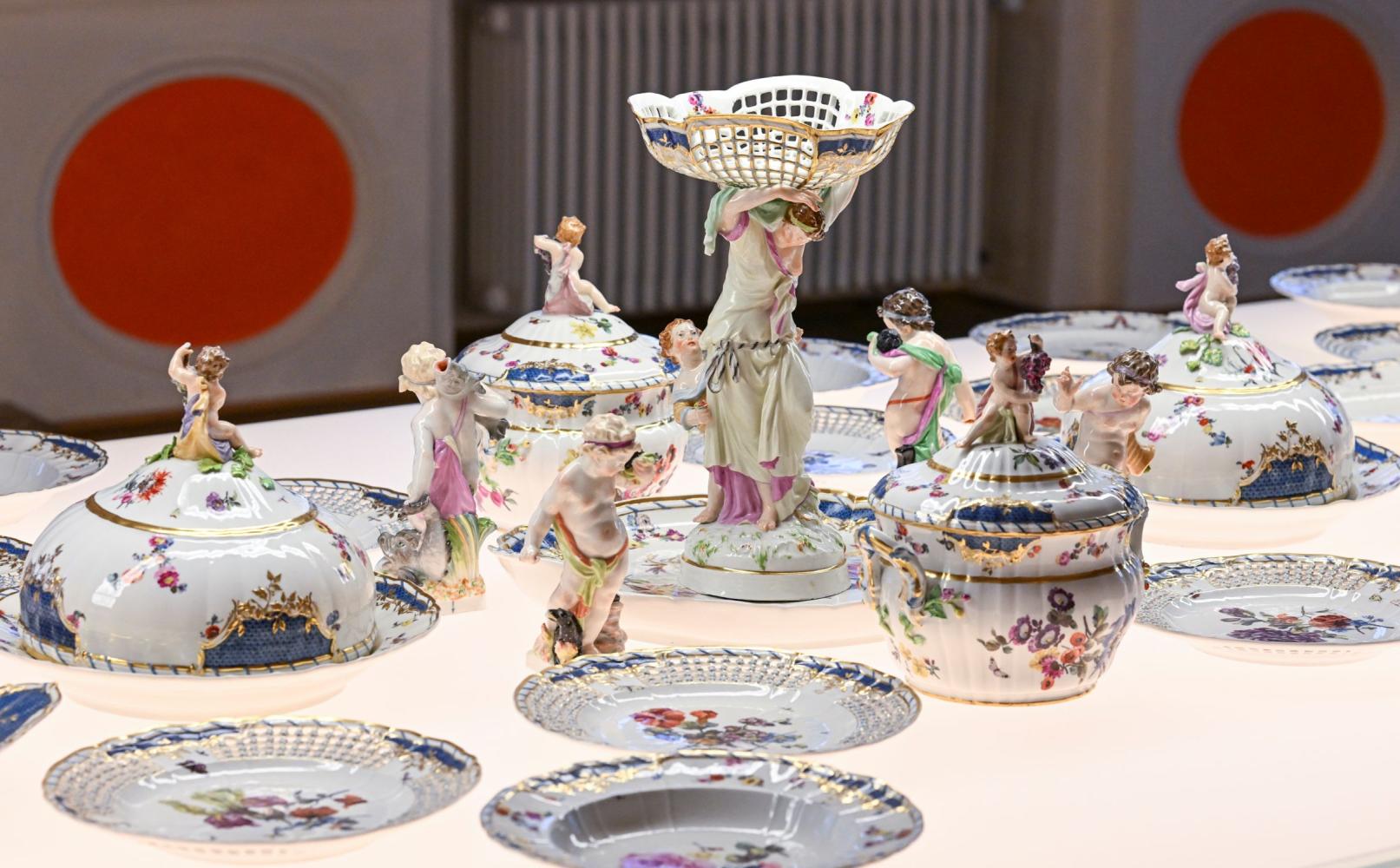 Das Tafelservice für das Breslauer Stadtschloss ist im Kunstgewerbemuseum im Schloss Köpenick ausgestellt, Berlin, 2025