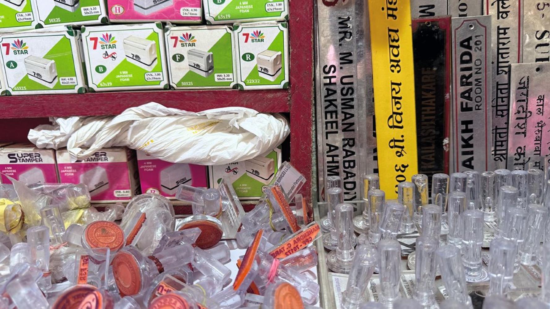 Ein kleiner Shop in Bandra ist auf Stempel spezialisiert