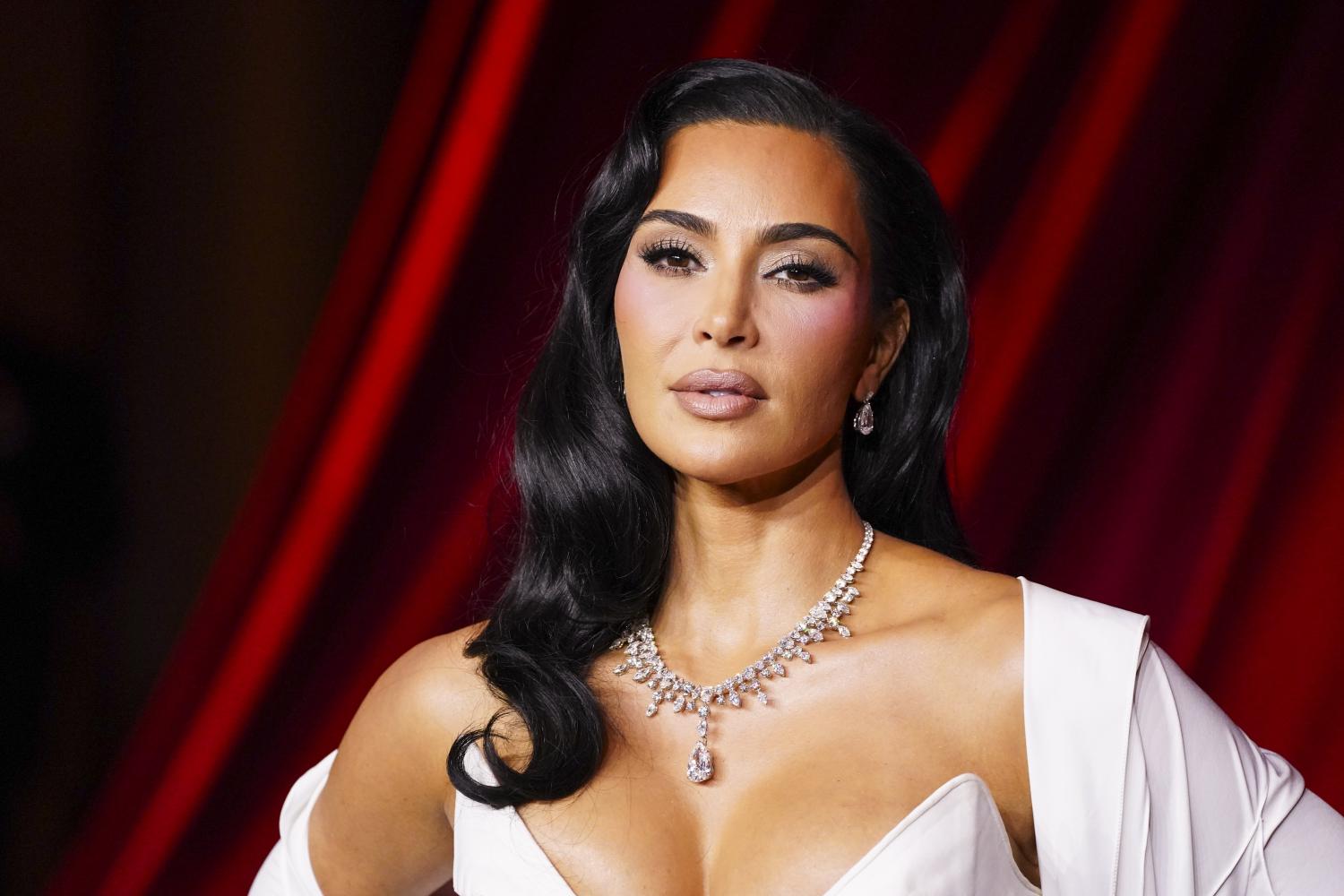 Das Gesicht als bemalbare Leinwand: US-Influencerin und Unternehmerin Kim Kardashian ist eine zentrale Figur der Schönheitskultur im Internet