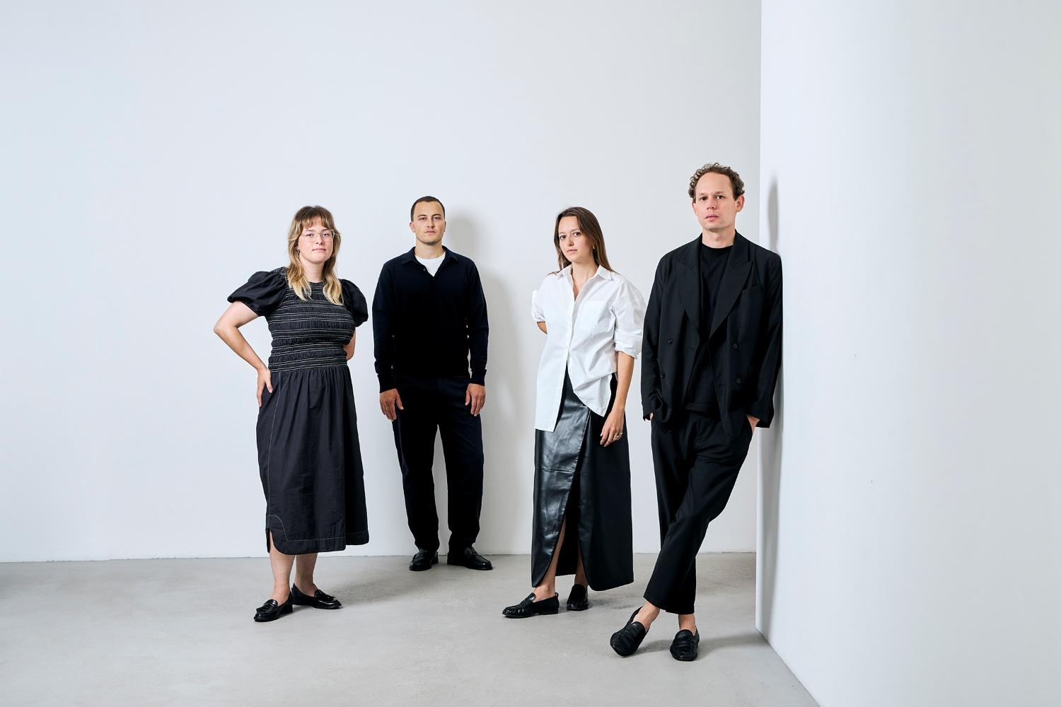 Das Team der Galerie Max Goelitz: Simone Stoll, Gabriel Schmidt, Alexandra Chizhevskaya, Max Goelitz (v.l.n.r.)