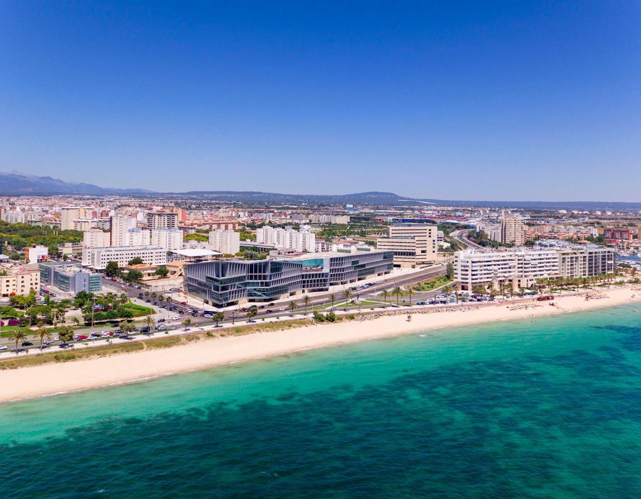 Der Palau de Congressos am Strand von Palma auf Mallorca