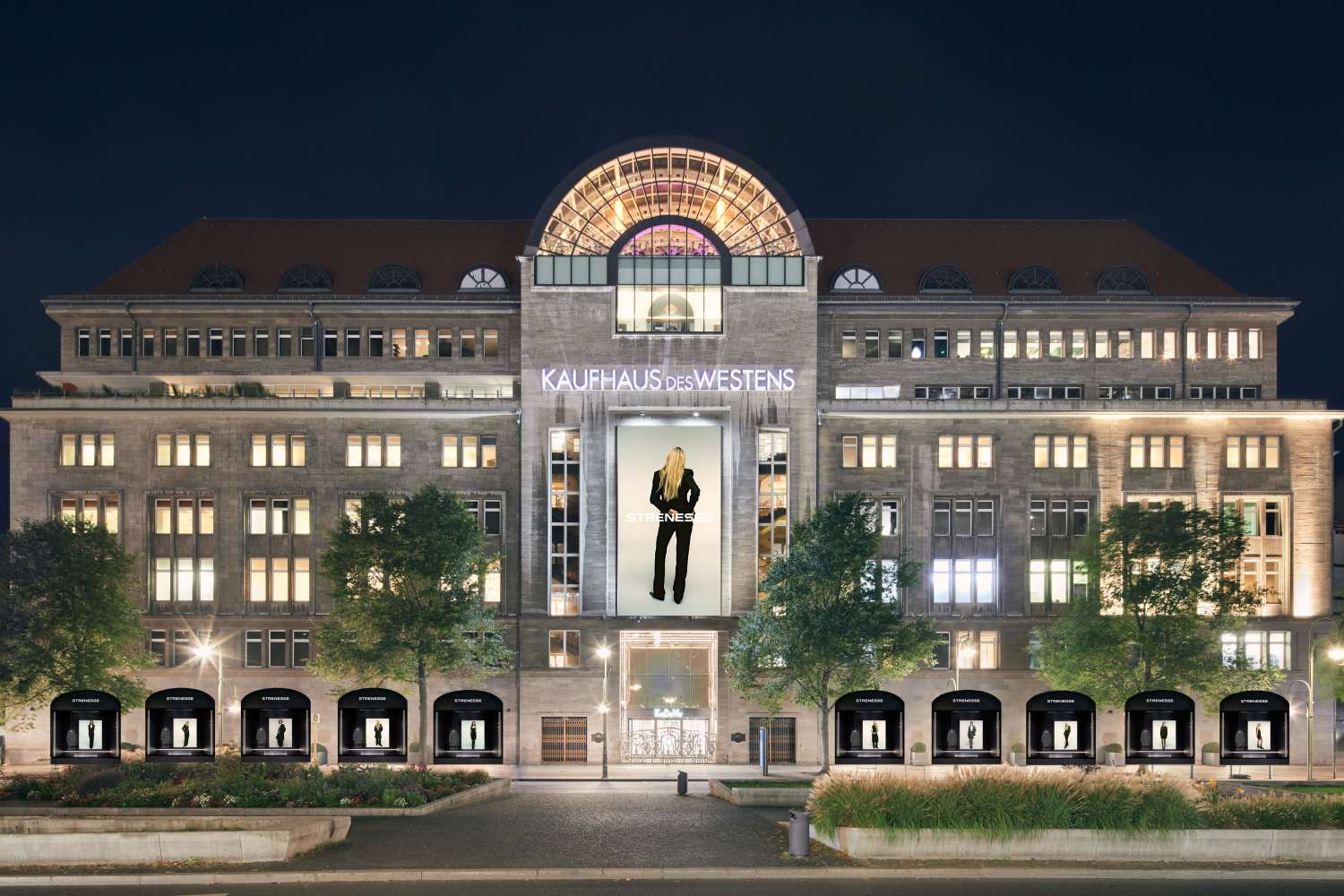 2024_09_17_KaDeWe_Vogue_Fassade_01.png
