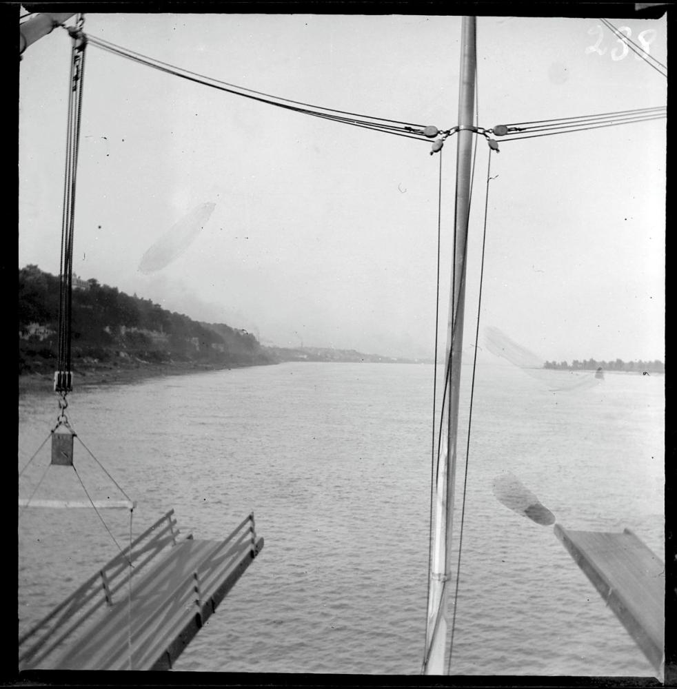 Gabriele Münter "Blick über die Ausleger eines Schiffs auf den Mississippi, bei St. Louis, Missouri", Juli-September 1900