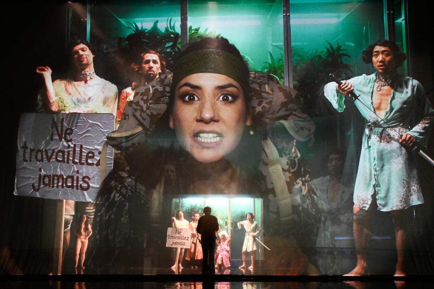 Szene aus "Goodbye Berlin", v.l.n.r.: Fernanda Farah, Moritz Lucht, Emil Bordás , Alexandra Bódi, WooSang Jeon