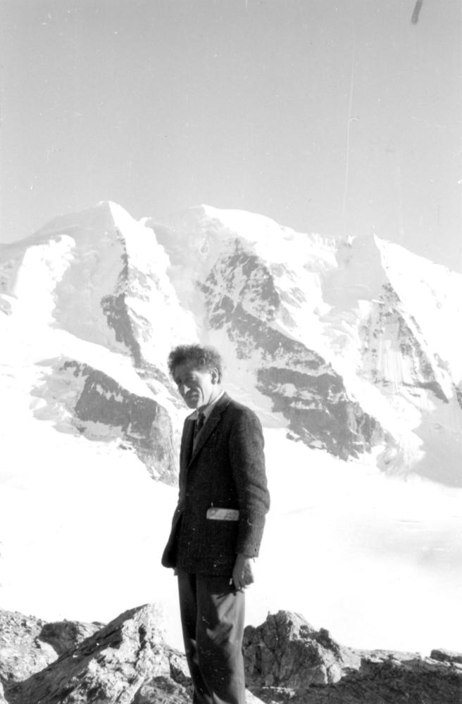 Alberto Giacometti auf der Diavolezza vor dem Piz Palü, 1961