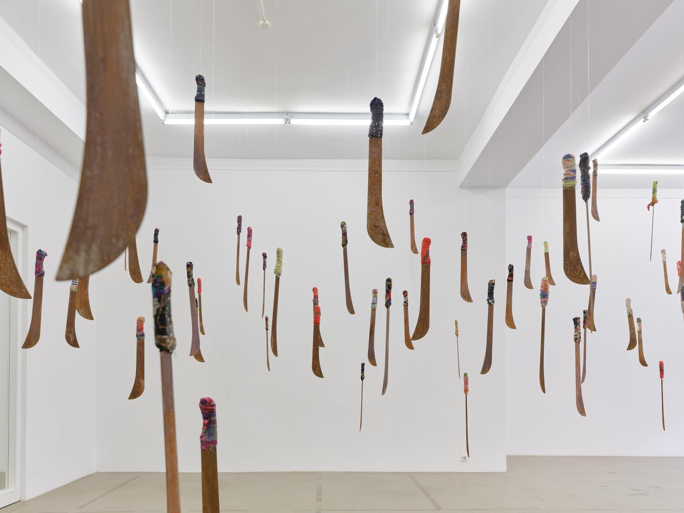   Helena Uambembe "Com lábios de dizer nova poesia", Installationsansicht Jan Kaps, Köln, 2025