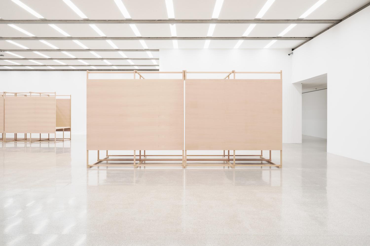 Nadim Vardag, Untitled (Exhibition Display), 2022, Buchenholz