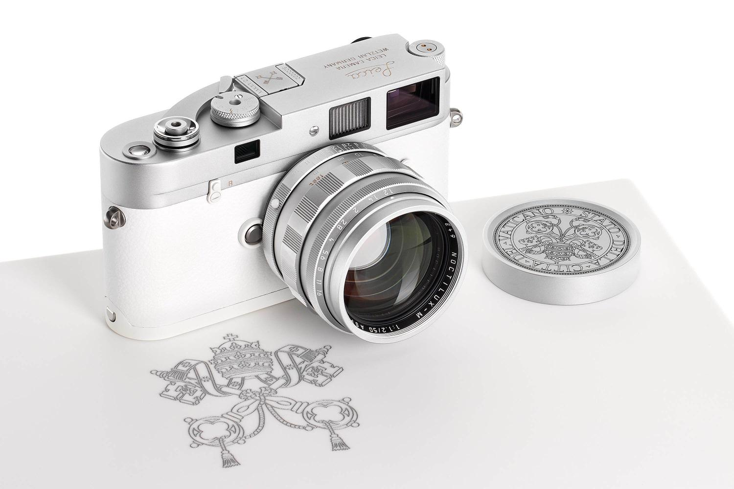 Die Leica M-A mit der Seriennummer 5000000 des ehemaligen Papstes Franziskus