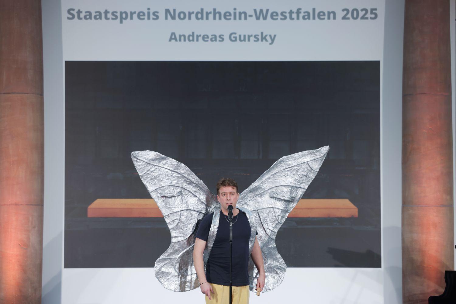 Camillo Greve singt bei der Verleihung des Staatspreises des Landes Nordrhein-Westfalen