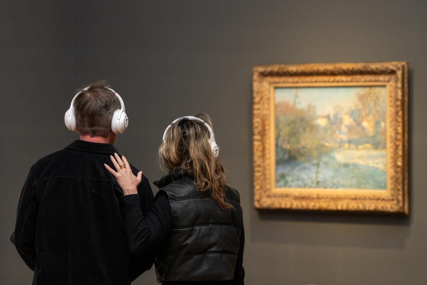 Paar im Museum Barberini, Installationsansicht, Musik Walks, 2025