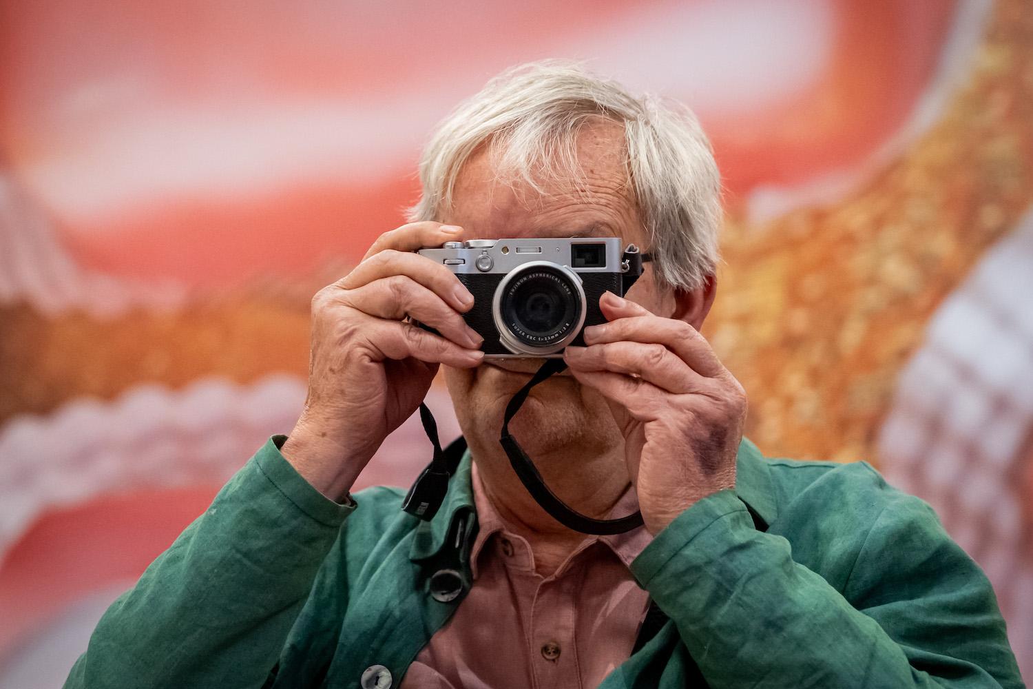 Martin Parr im Oktober in der Ausstellung "Grand Hotel Parr" im Neuen Museum Nürnberg