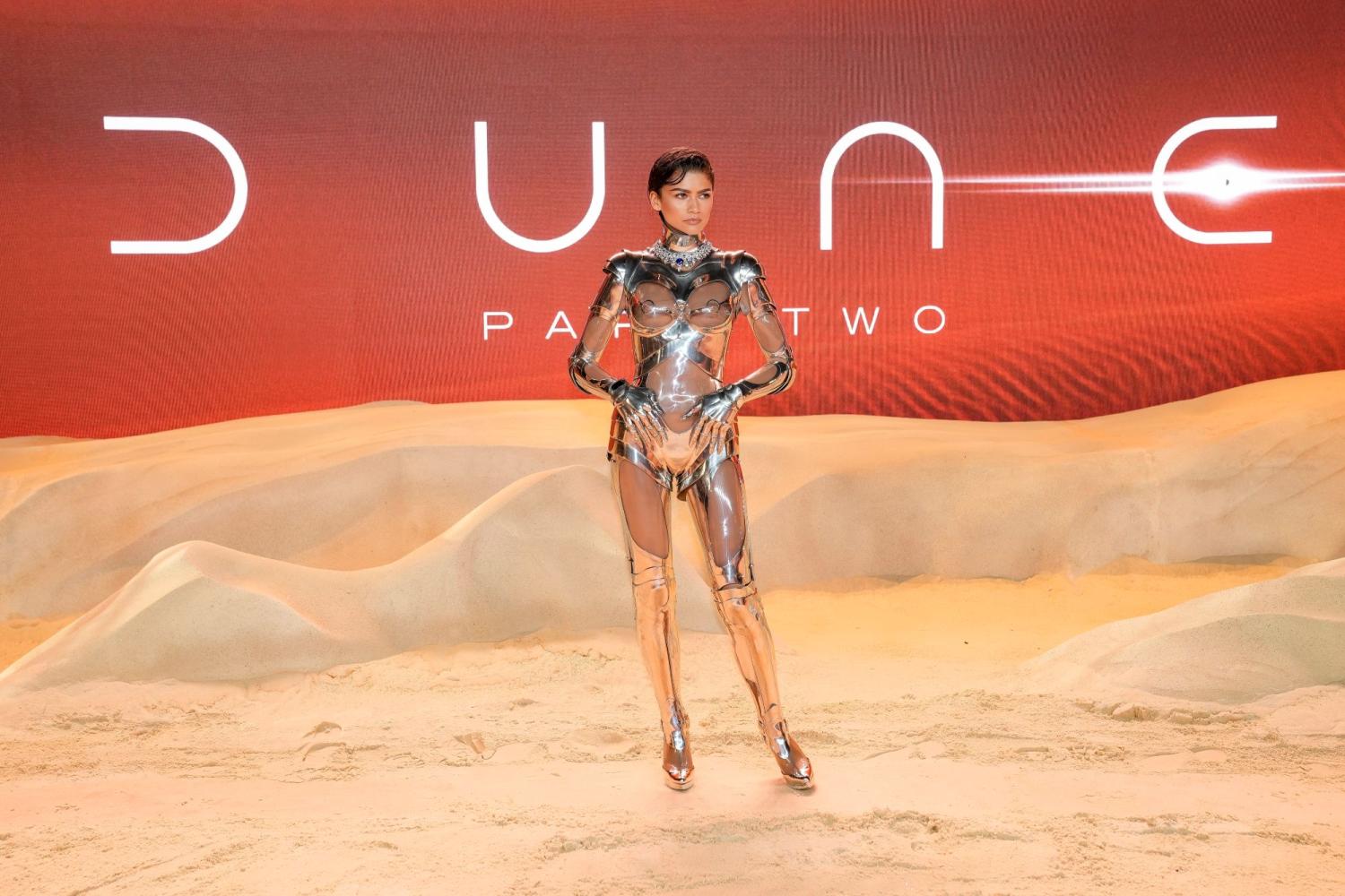 Zendaya auf der Weltpremiere von "Dune 2", gestylt von Law Roach, in den Leicester Square Gardens, London, 2024