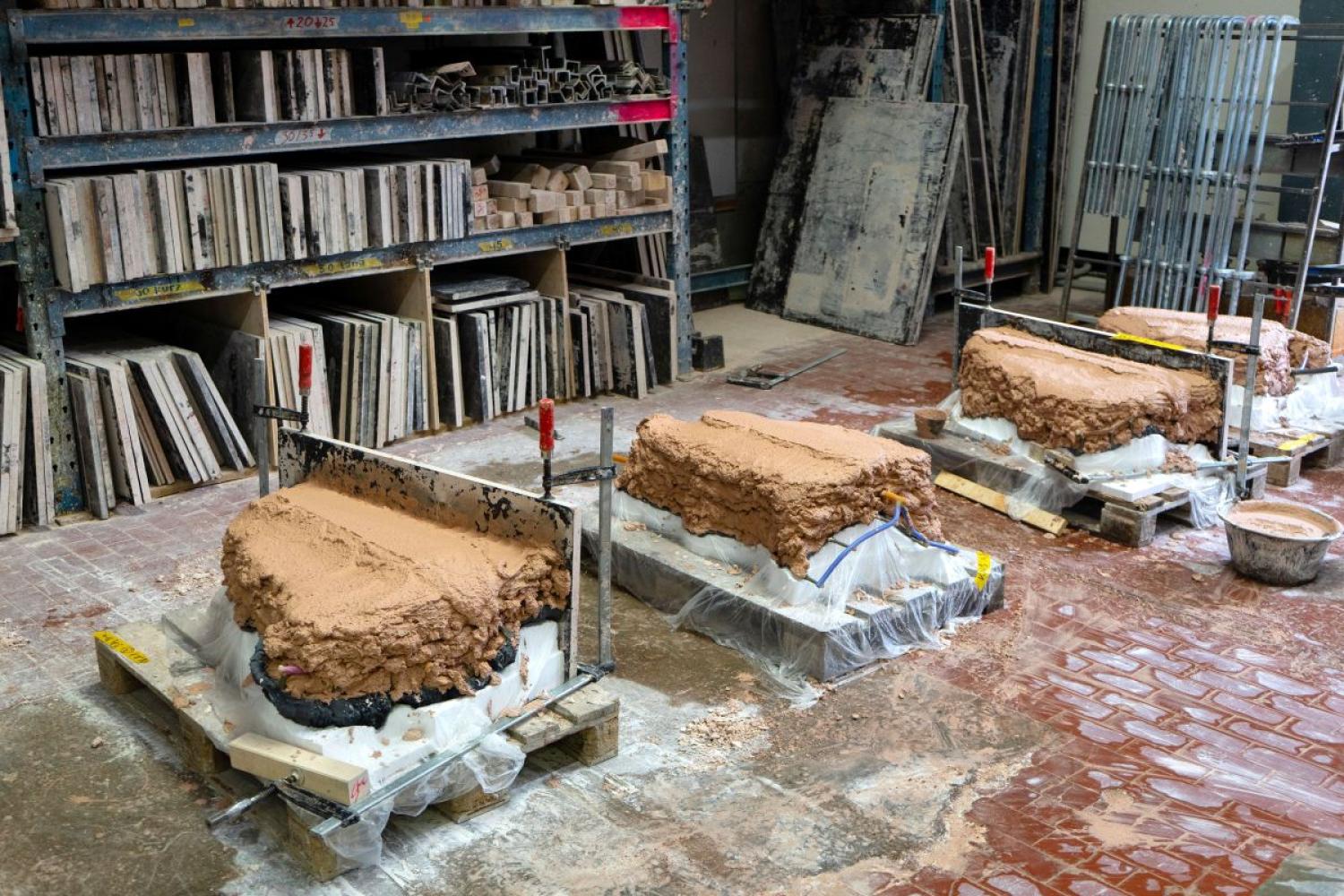 Im Atelier von Adrián Villar Rojas
