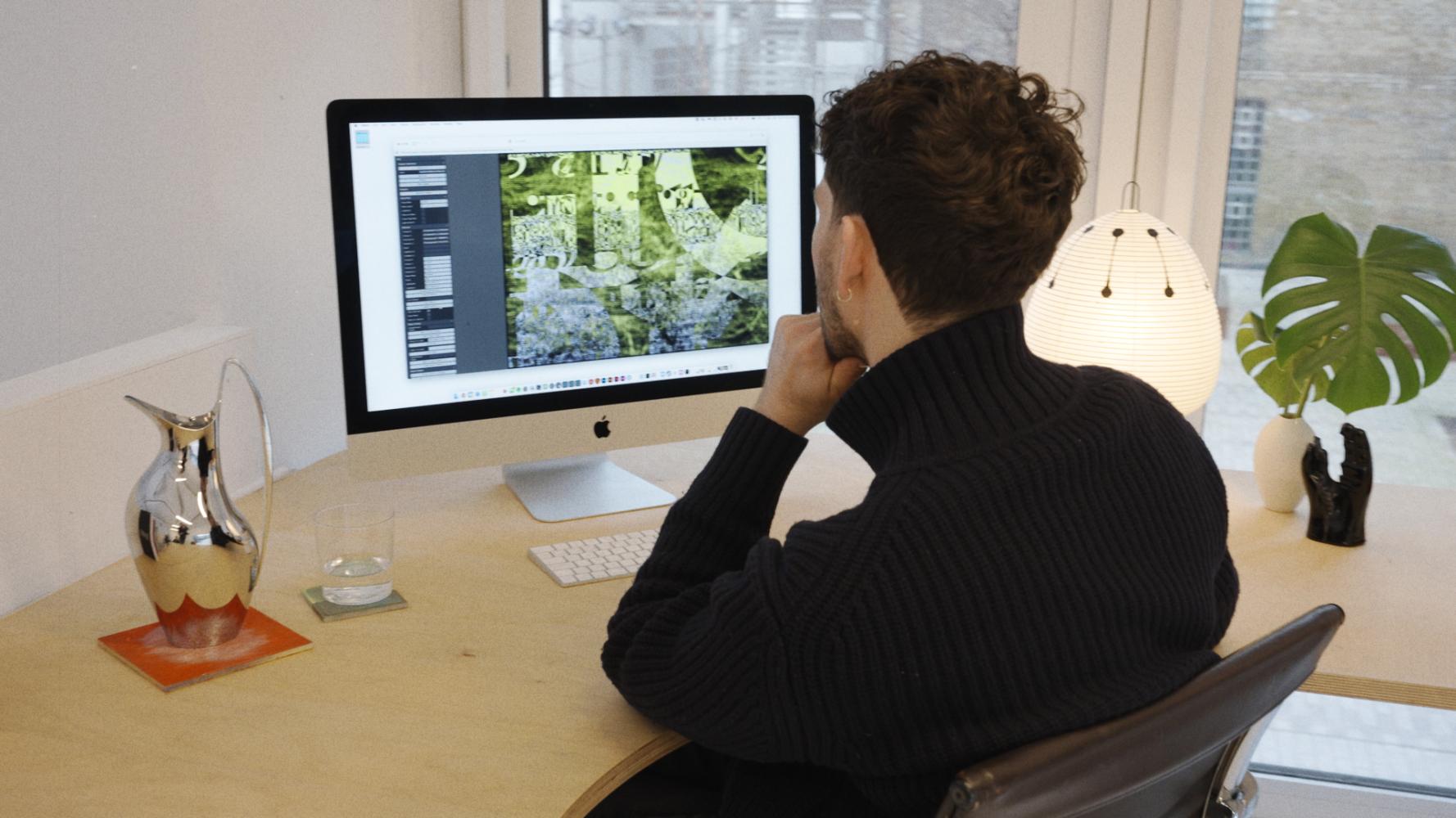 Online-Atelierbesuche gibt's auch auf Youtube – etwa hier beim NFT-Künstler Robert Alice, produziert vom Auktionshaus Christie's