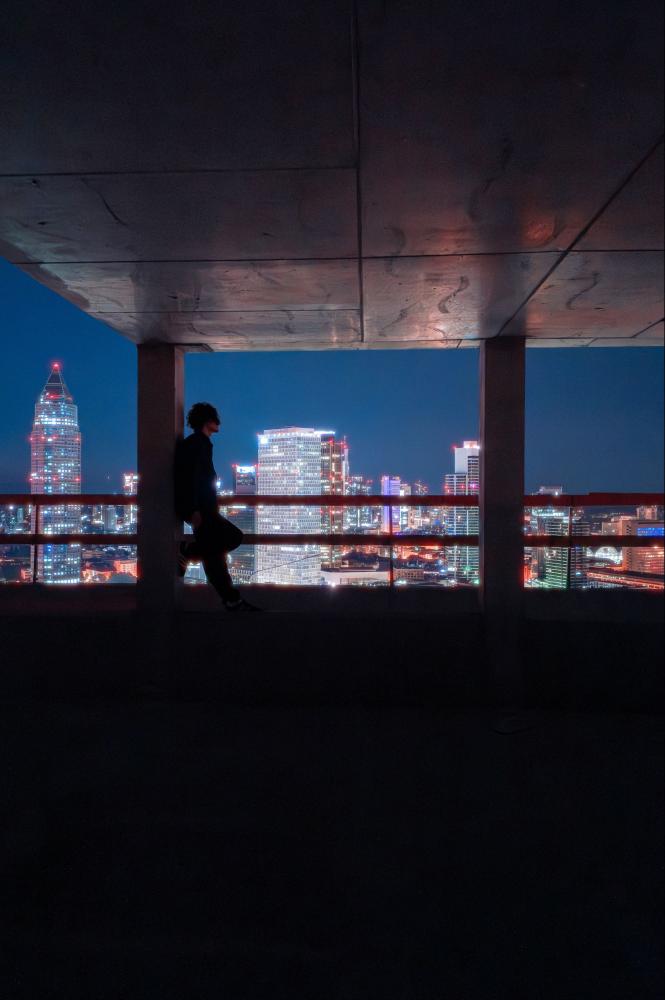 Nächtliches Frankfurt: Für den Blick von oben zahlen andere sechsstellige Summen