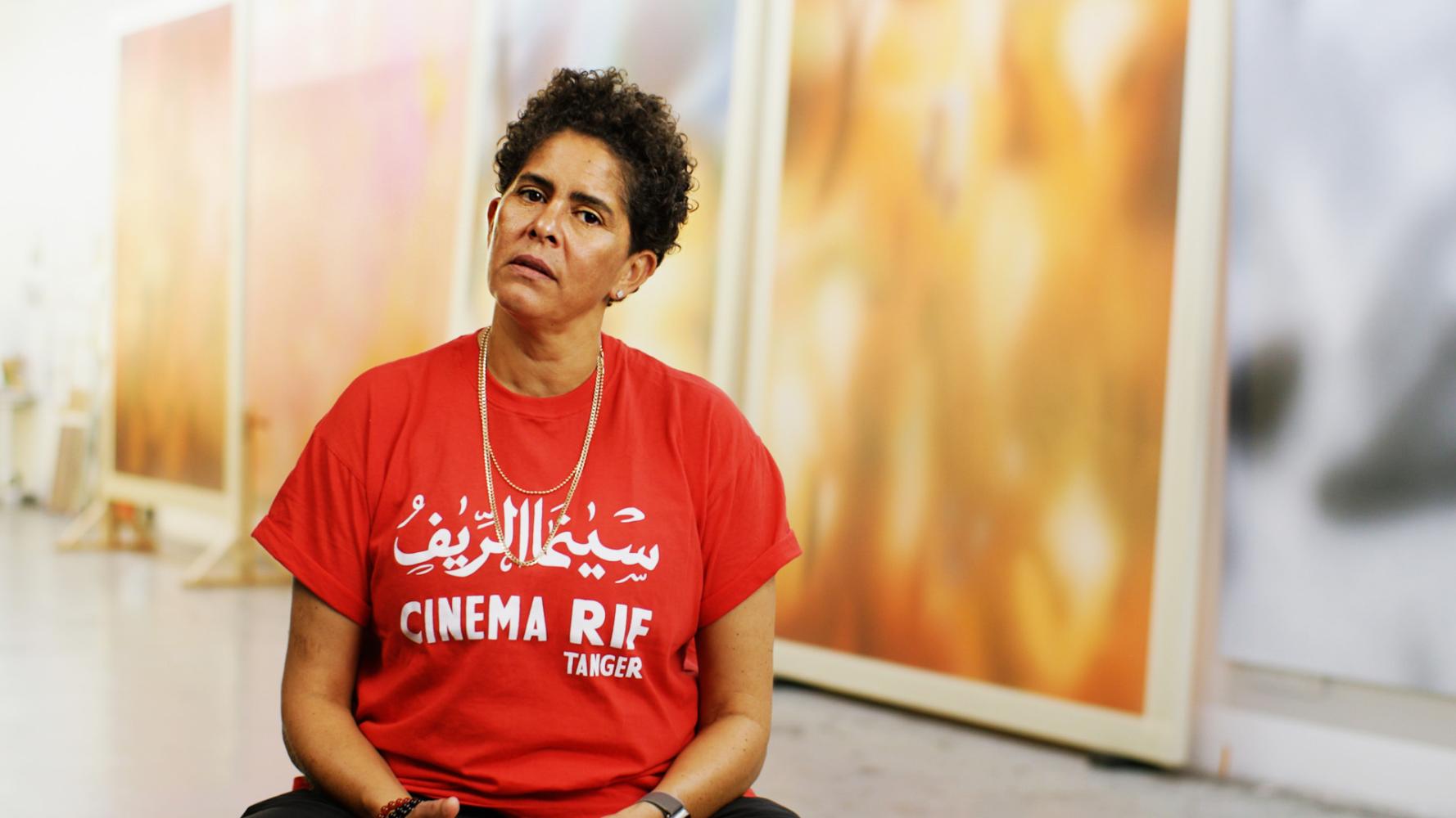 Julie Mehretu spricht in einem neuen Film des Louisiana Museums über ihr Verhältnis zu Basquiat
