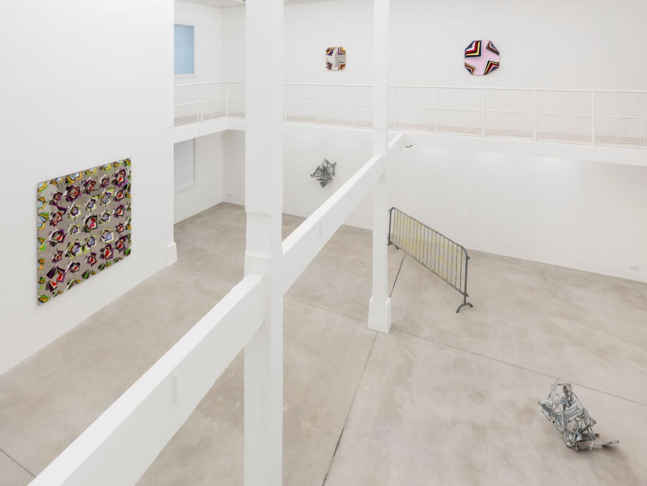 Jim Lambie "High Voltage", Installationsansicht, Konrad Fischer Galerie, Berlin 2026