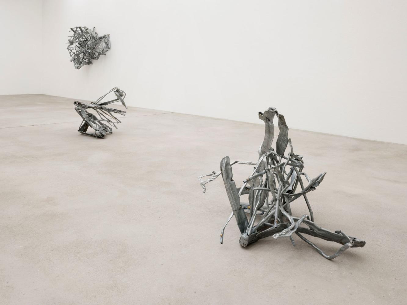 Jim Lambie "High Voltage", Installationsansicht, Konrad Fischer Galerie, Berlin 2026