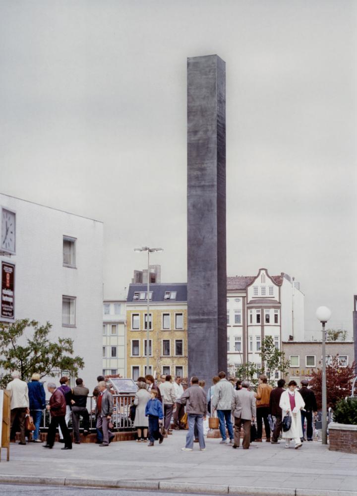 Esther Shalev-Gerz und Jochen Gerz "Monument gegen Faschismus", 1986-1993