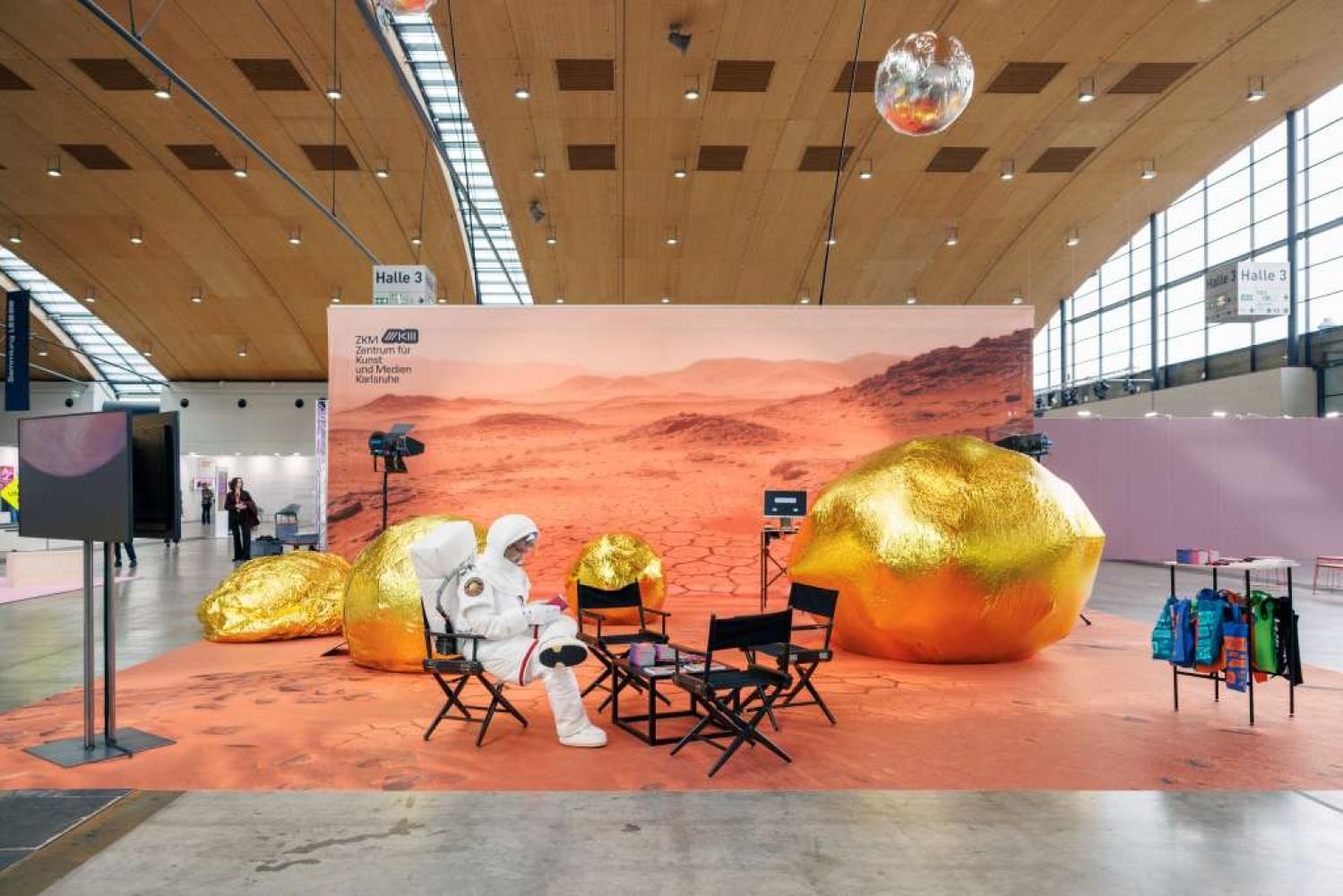 "MARS!"-Station des ZKM auf der Art Karlsruhe