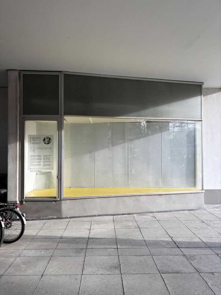 Die neue Vitrine des Kunstraum Grotto im Hansaviertel, Berlin 2026.