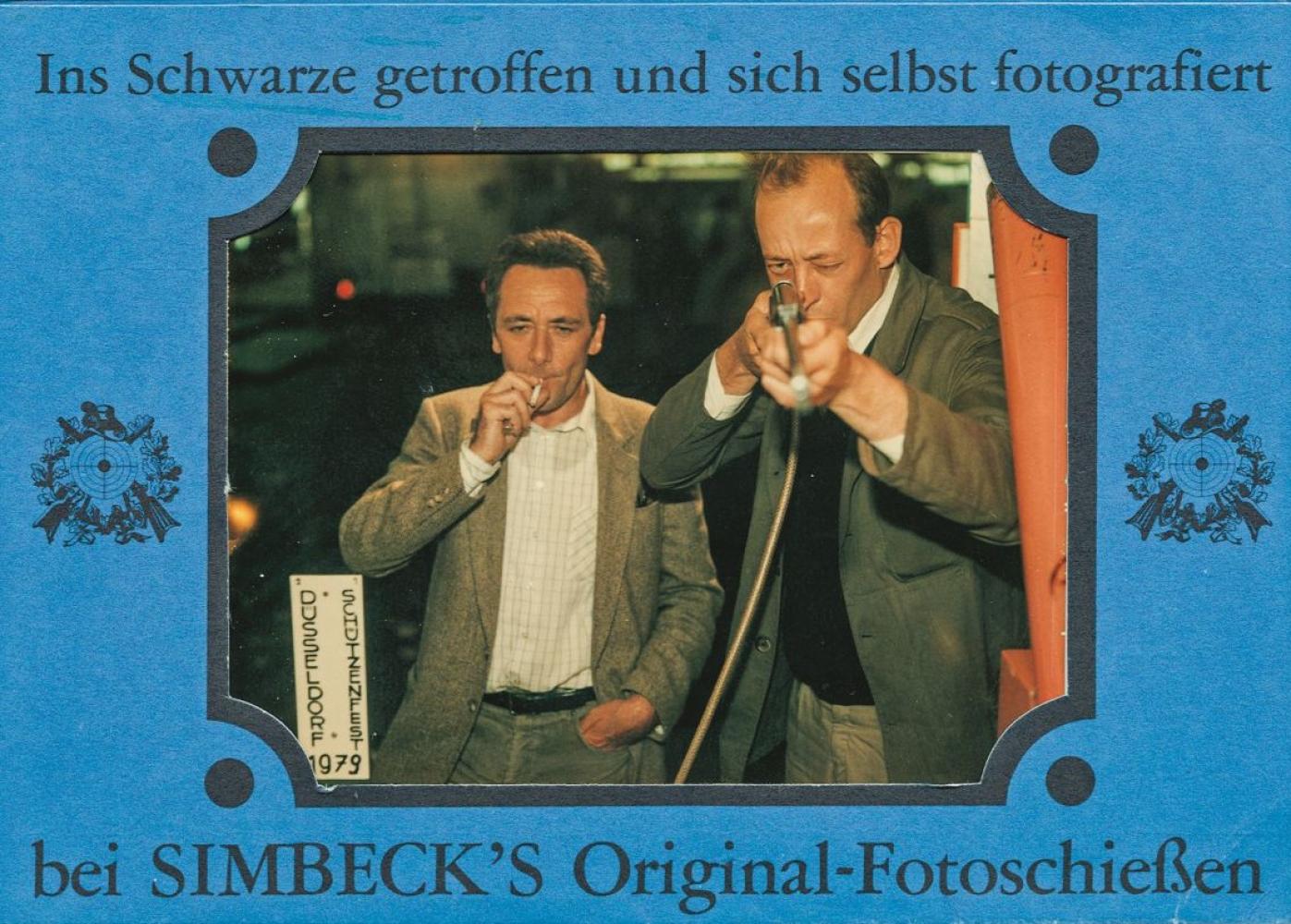 Gerhard Richter und Kasper König beim Fotoschießen, Düsseldorfer Schützenfest, 1979