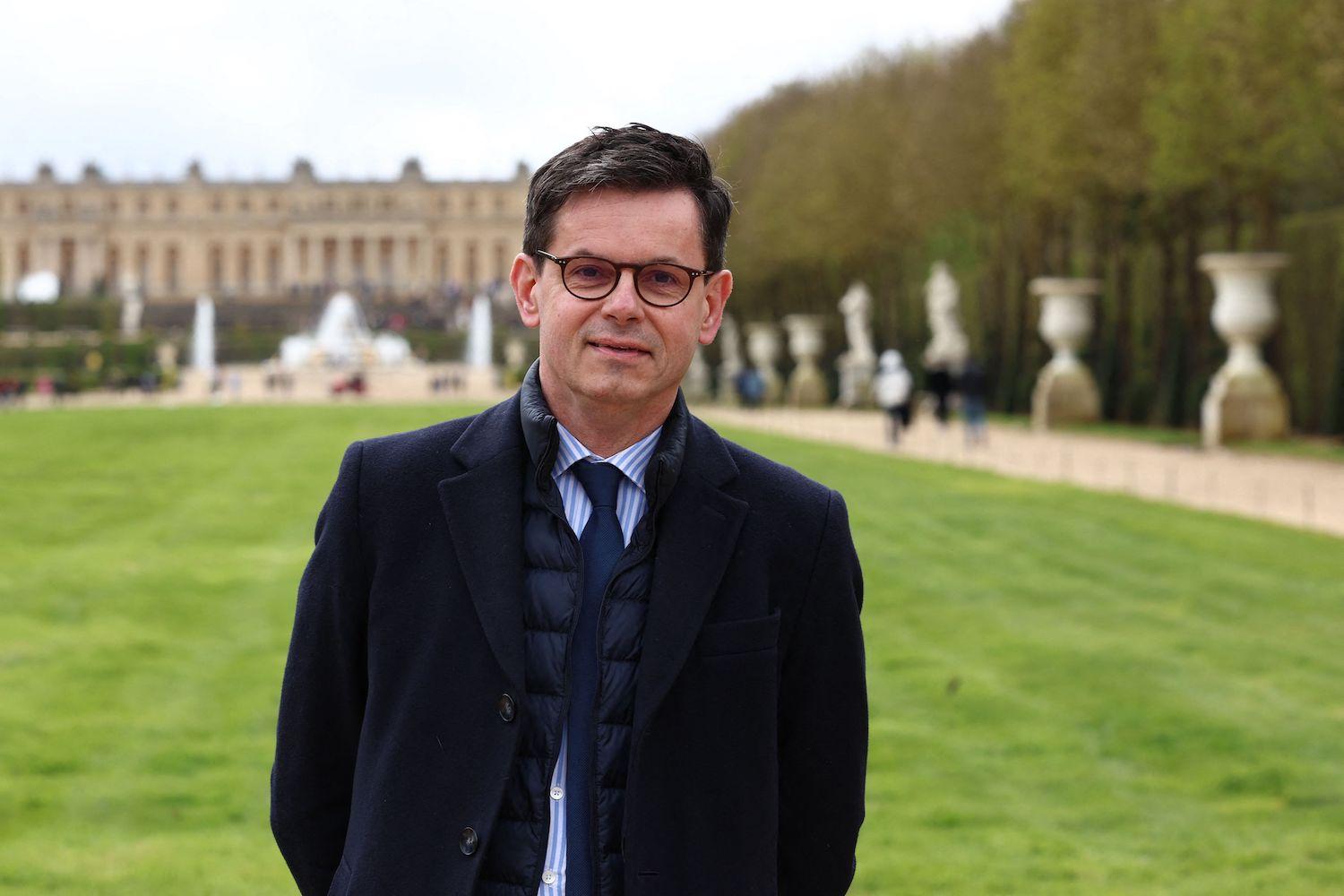 Christophe Leribault, Präsident des Schlosses von Versailles, steht vor dem Schloss