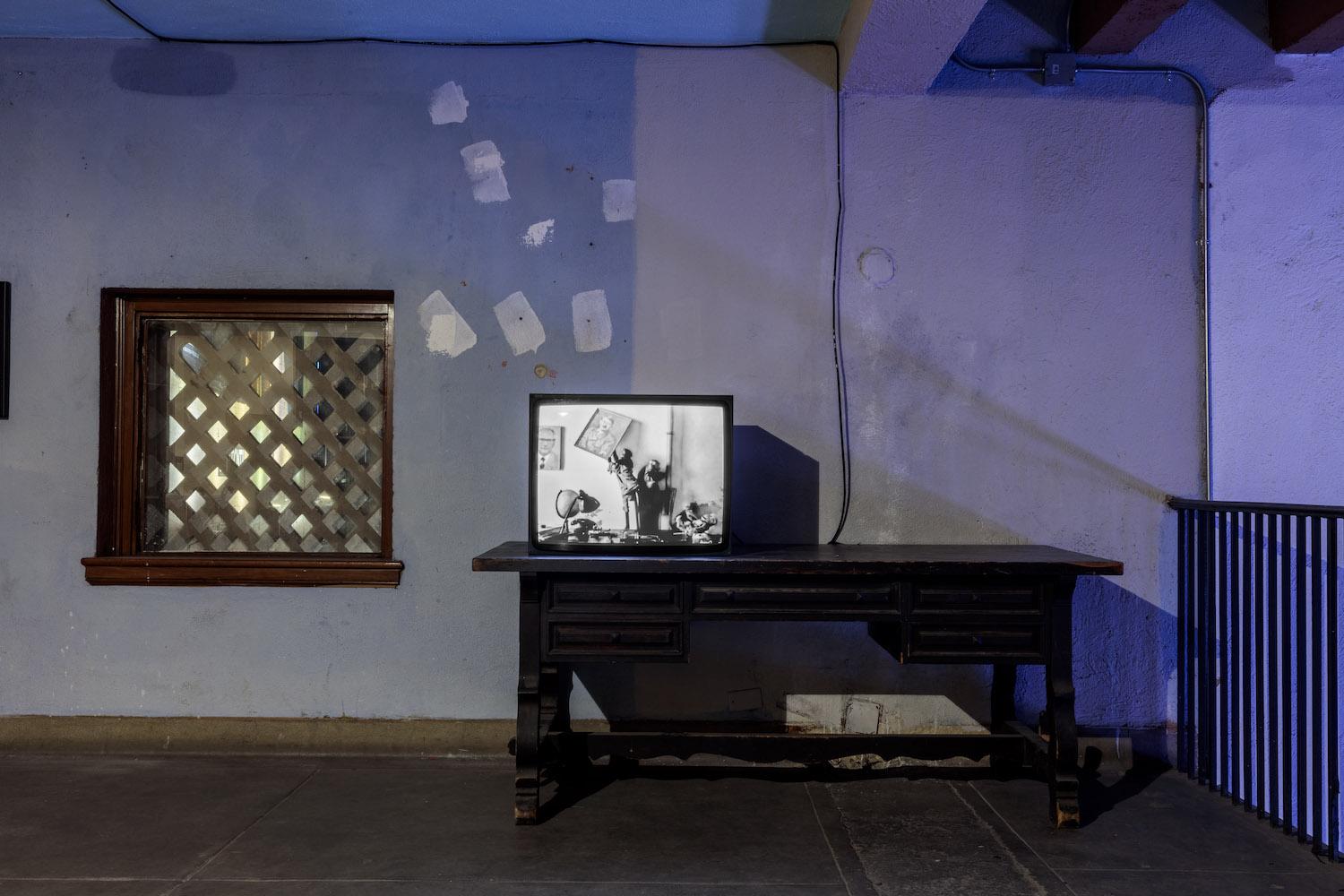 Christoph Schlingensief "Affenführer", 2005, Installationsansicht, "What a Wonderful World: An Audiovisual Poem", 2026