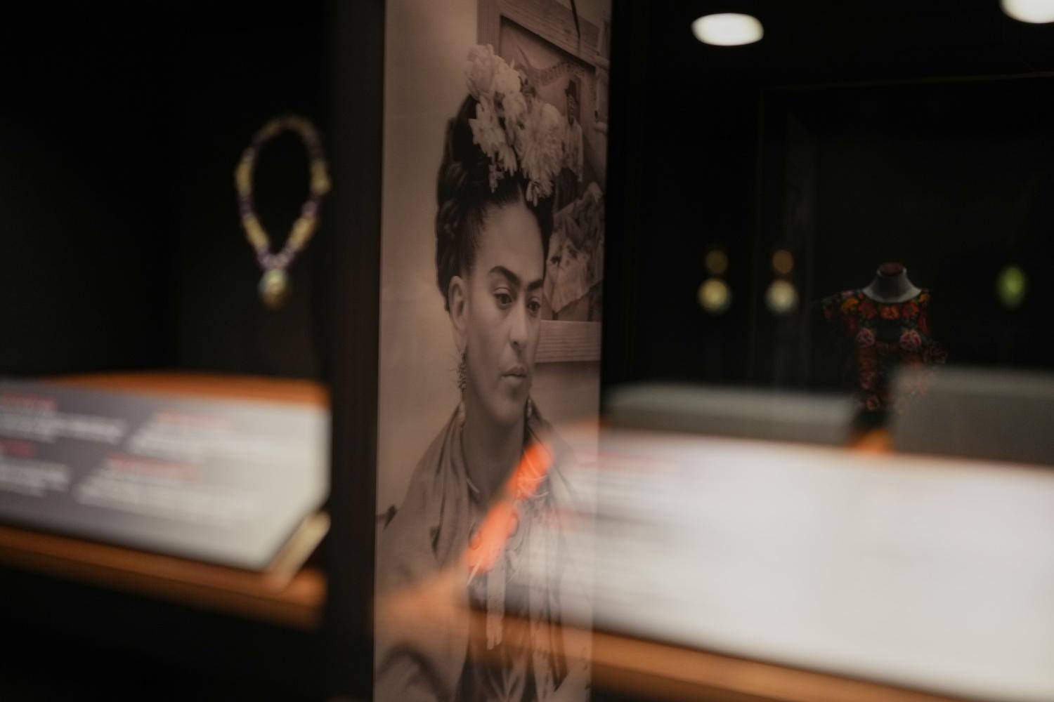 Ein Porträt von Frida Kahlo des mexikanischen Fotografen Wallace Marly im neuen Museum Casa Kahlo in Mexiko-Stadt 