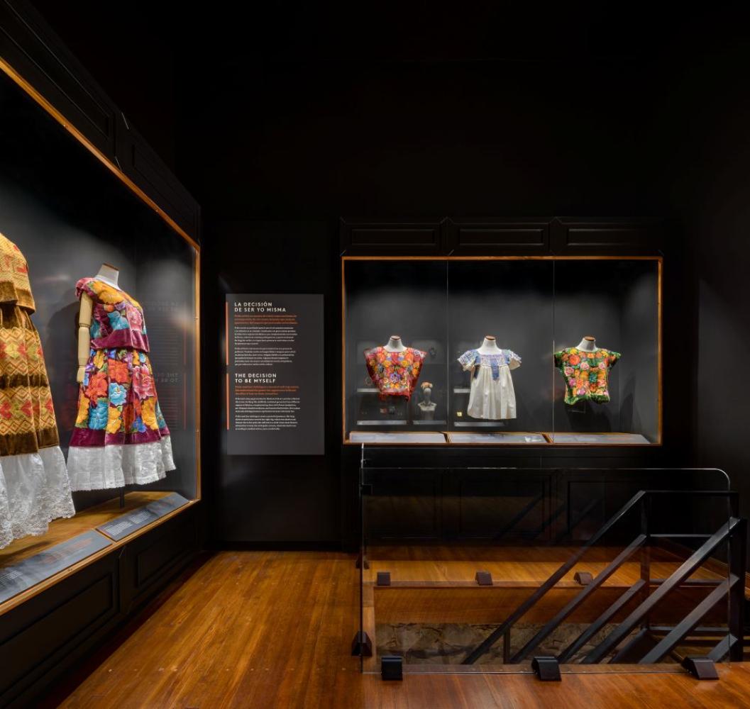 Die Galerie zeigt Schmuck und Kleidung aus der Kahlo-Zeit