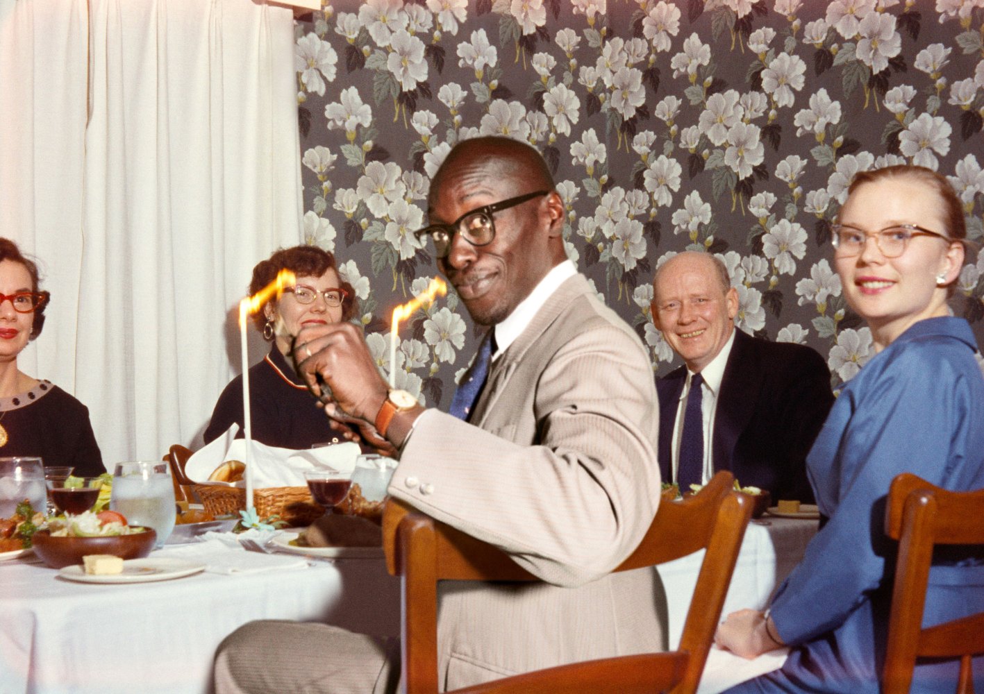 Omar Victor Diop und Lee Suhlman "The Anonymous Project presents: Being There 54", 2023, zu sehen im Museum Rietberg, Zürich